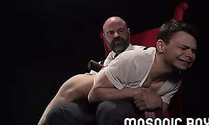 MasonicBoys - Grey enforce a do without bear padre spanks coupled with milks juvenile be agreeable to twink